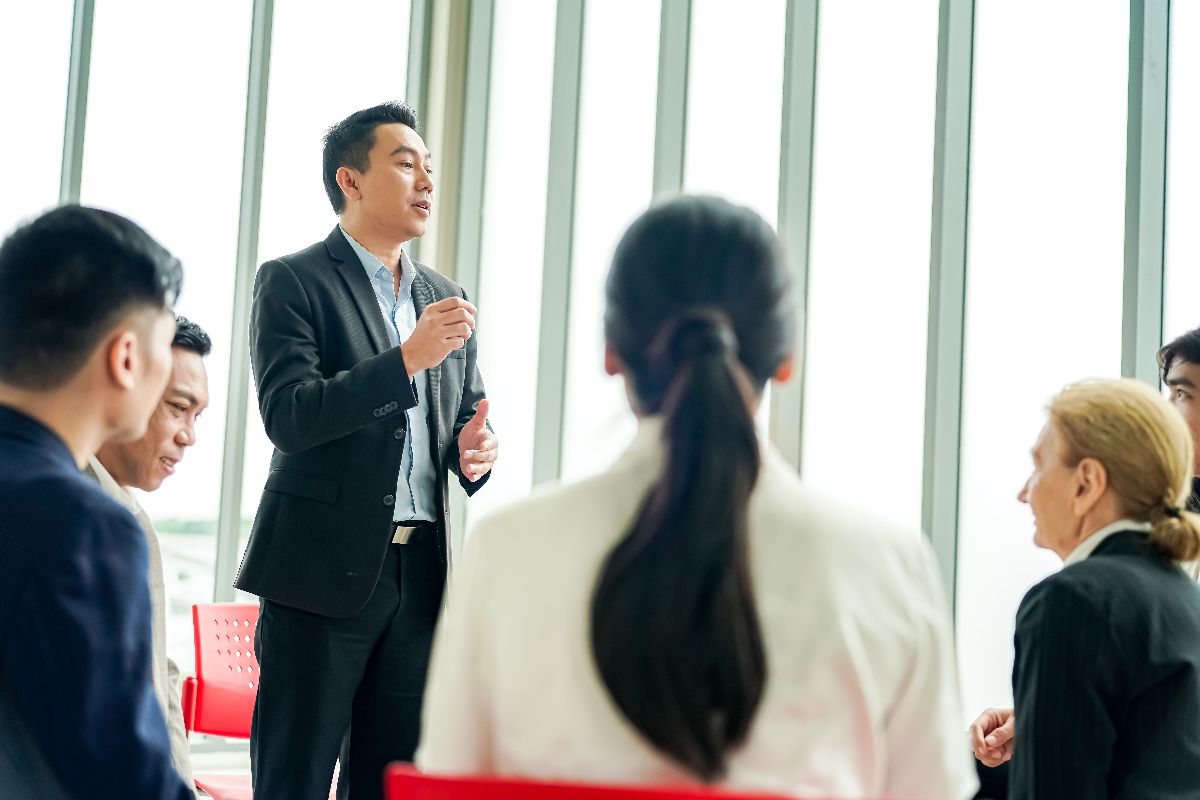 How the Right Leadership Speaker Can Shift Team Mindsets
