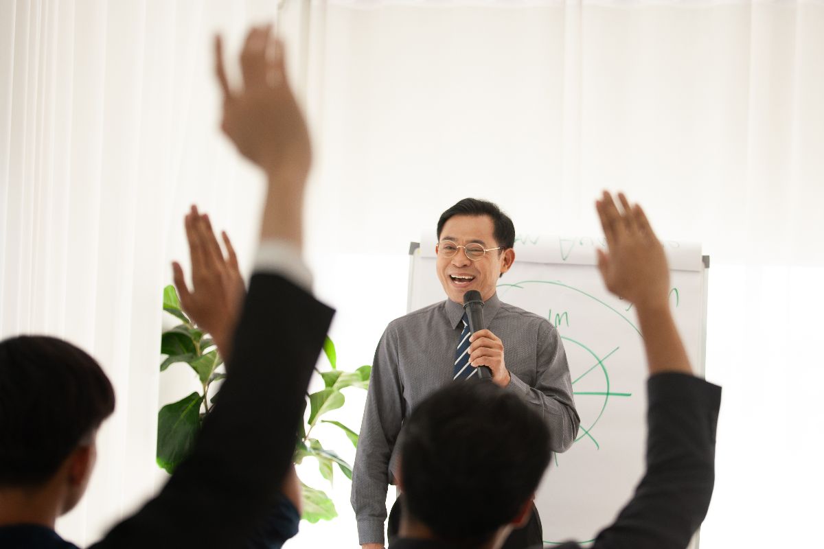 What to Look for When Choosing the Right Motivational Speaker for Your Team?