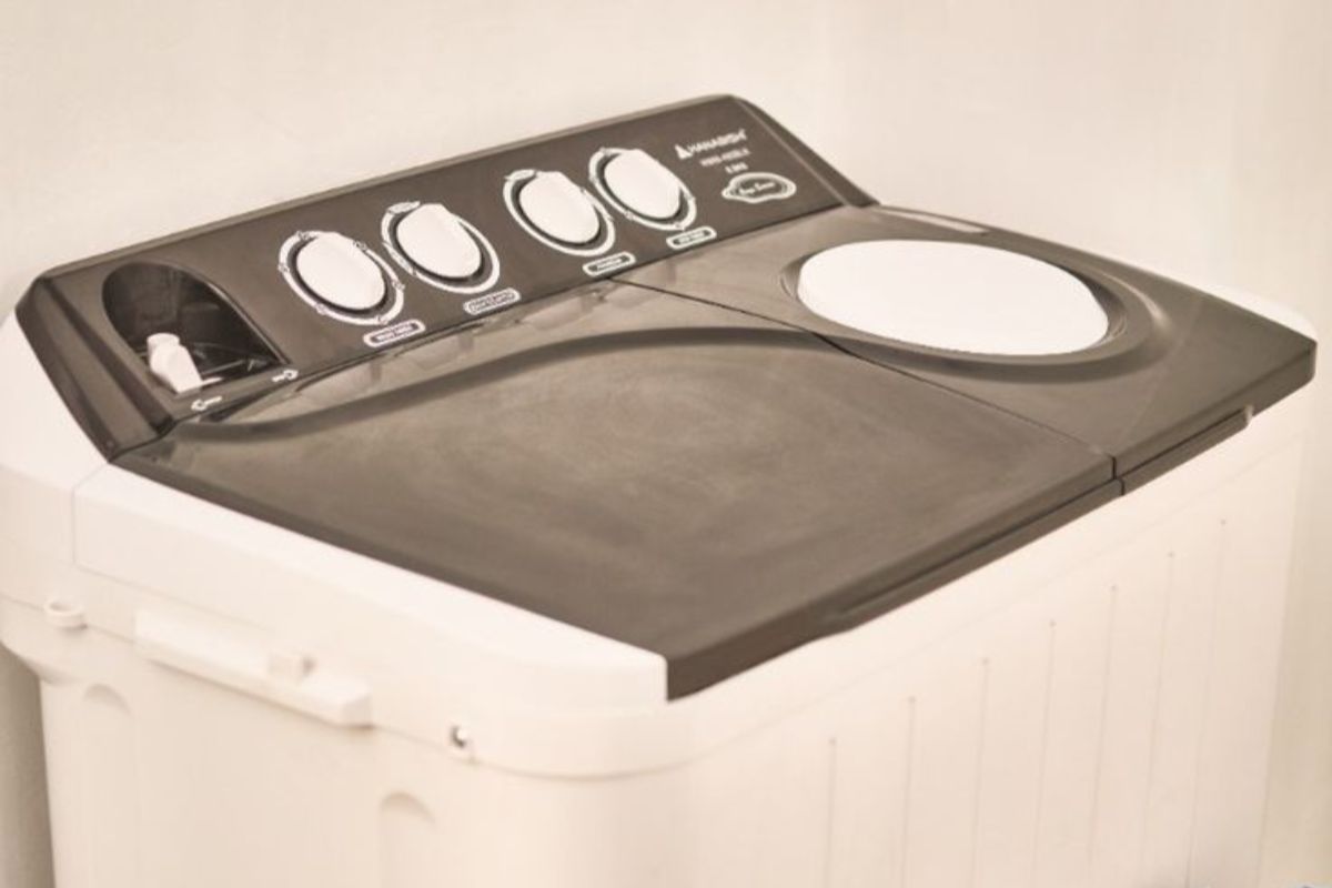 Hanabishi top-load washing machine with dark control panel and semi-transparent lid