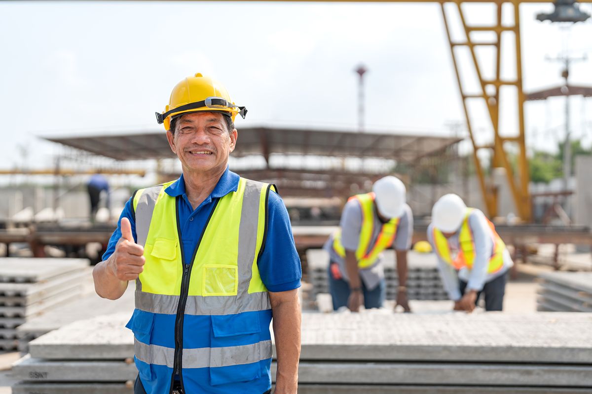Construction worker at a job site representing reliable sheet pile supplier support
