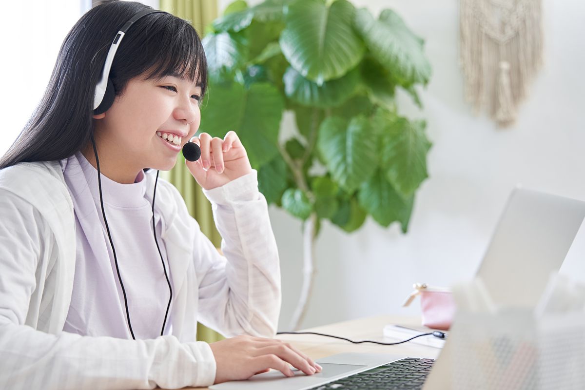 Healthcare virtual assistant using a headset and laptop to manage patient communication and admin tasks